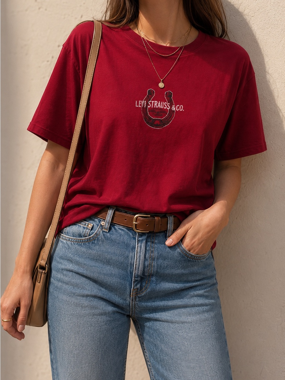 Levi's Red Horseshoe Logo V‑Neck Tee